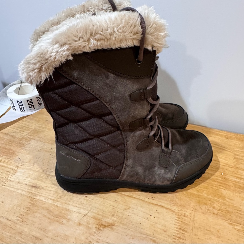 Columbia Women’s Ice‎ Maiden II Boots gray - Size 9